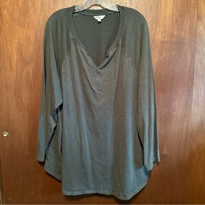 Long Sleeve V-Neck Raglan Tee